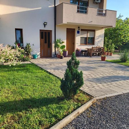 סלוניי Guest House Buncic Rooms & Apartments מראה חיצוני תמונה