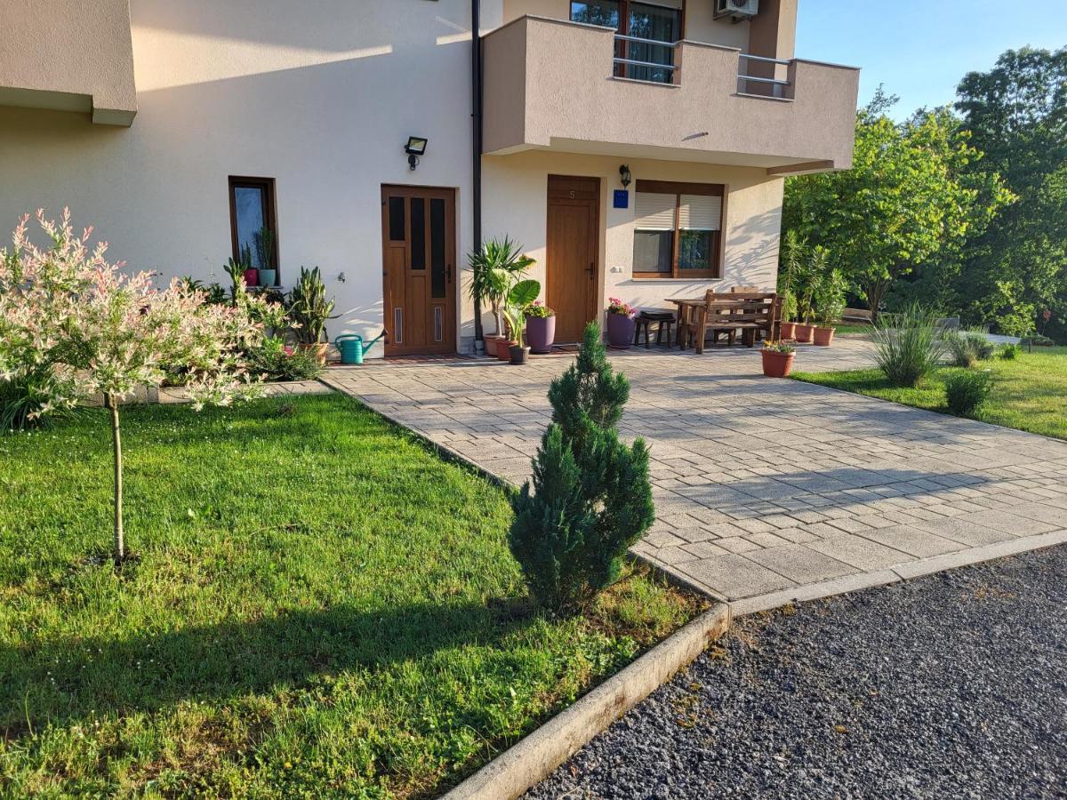 סלוניי Guest House Buncic Rooms & Apartments מראה חיצוני תמונה