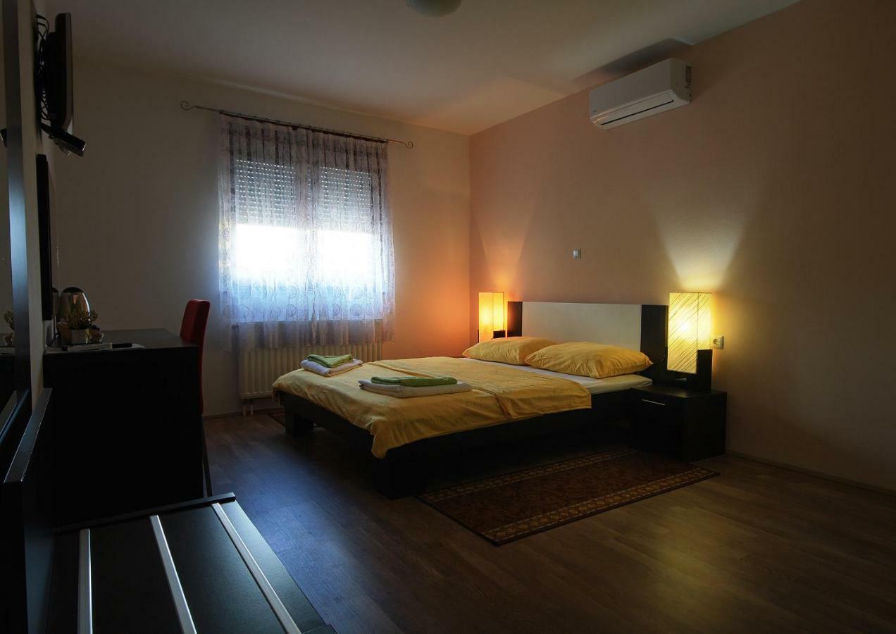 סלוניי Guest House Buncic Rooms & Apartments מראה חיצוני תמונה