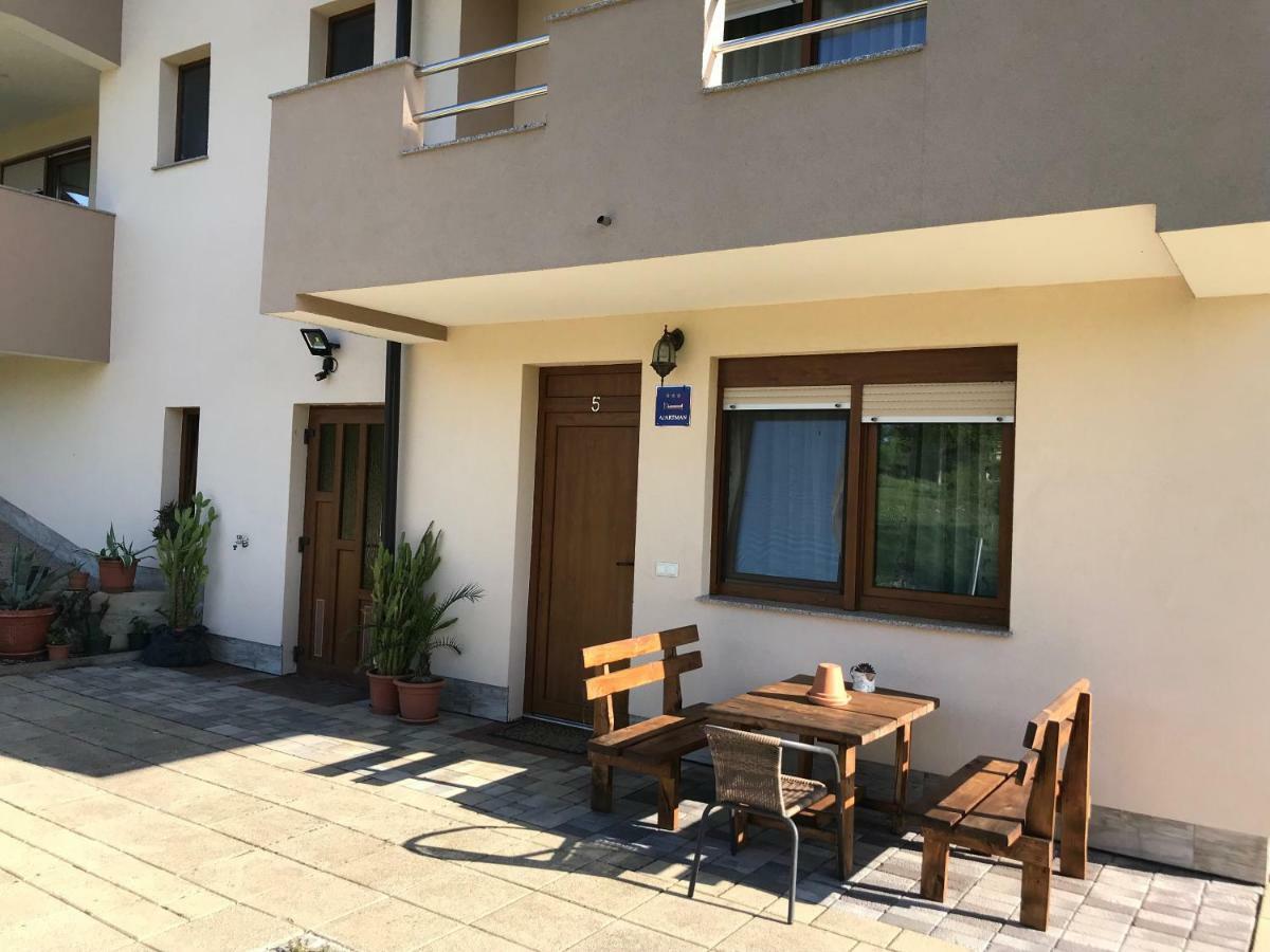 סלוניי Guest House Buncic Rooms & Apartments מראה חיצוני תמונה